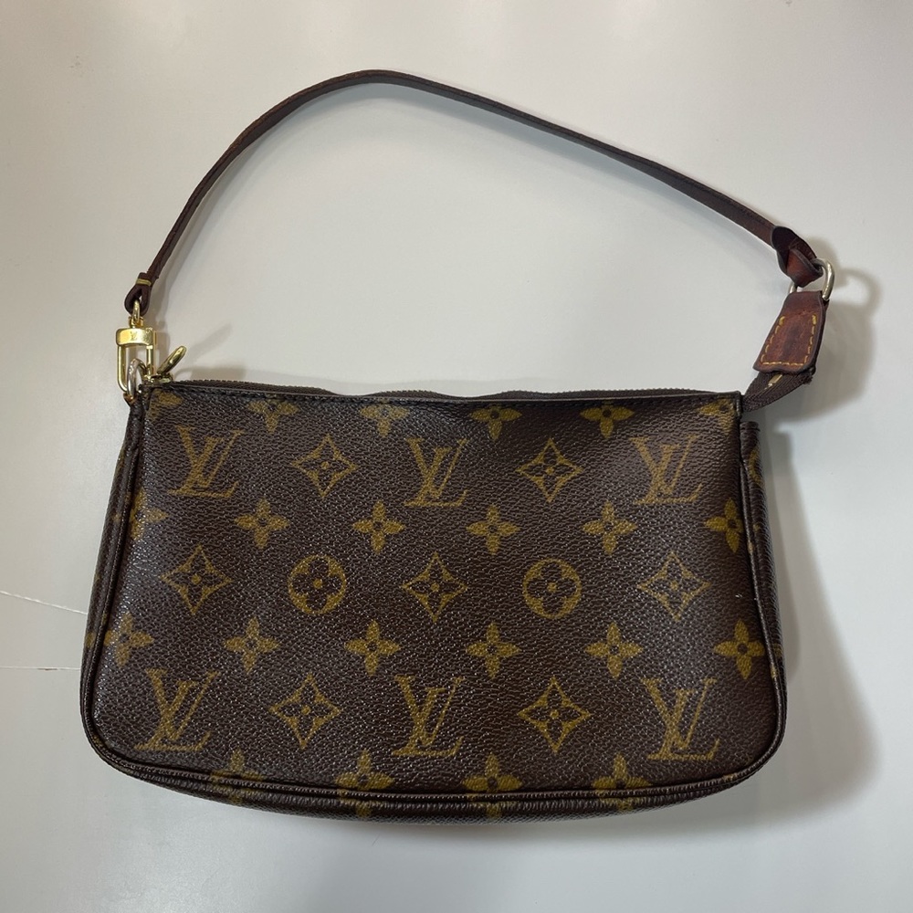 Louis Vuitton Monogram Pochette